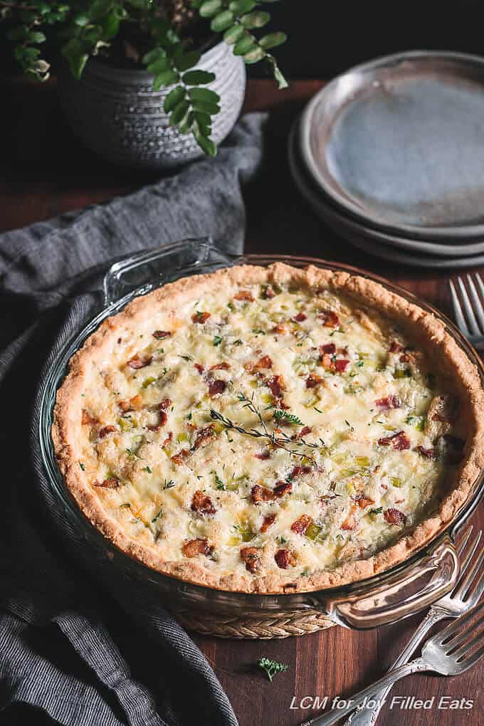 quiche with Bacon & leeks in a pie plate from above