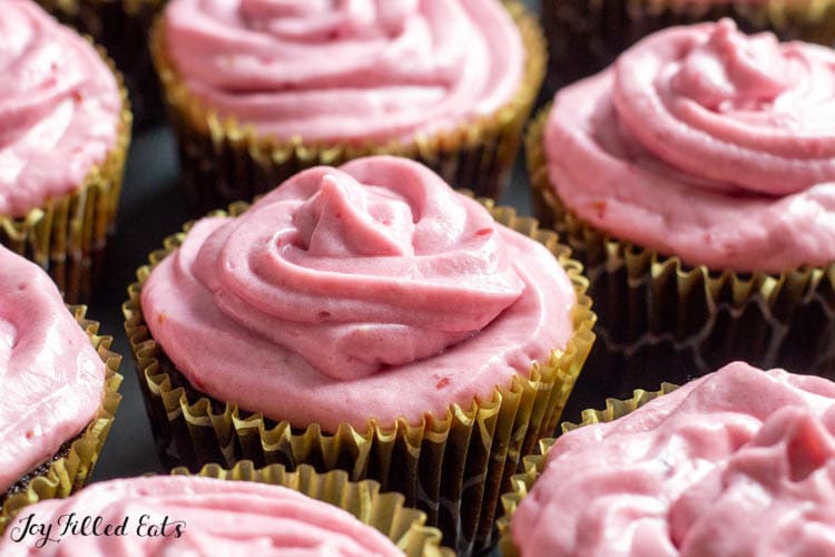 chocolate champagne cupcakes with raspberry icing