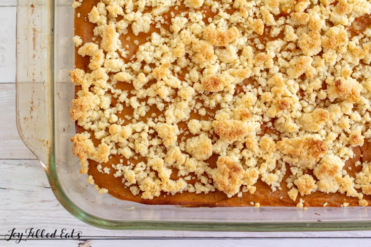 baked pumpkin pie bars with crumbs topping