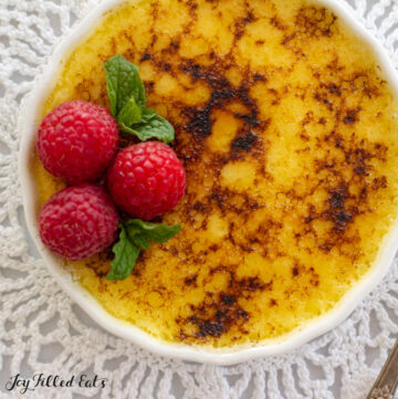 close up of the browned topping on the creme brulee