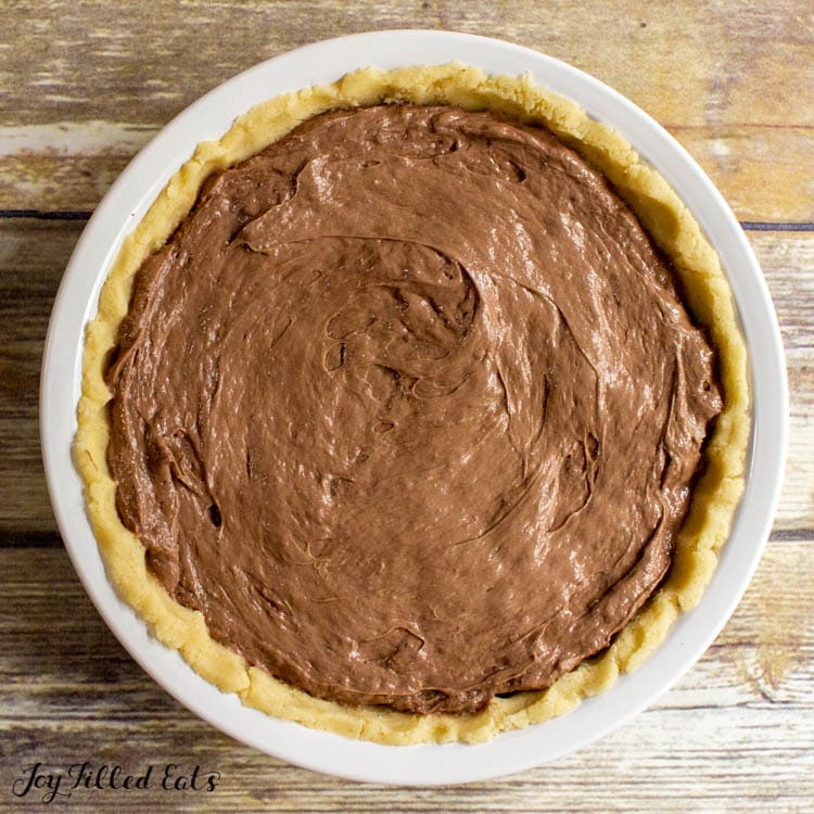 chocolate pudding in pie crust