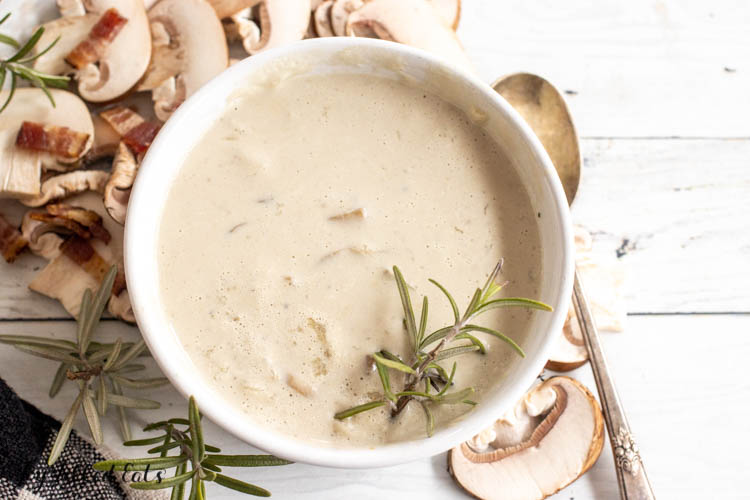 bowl of cream of mushroom soup