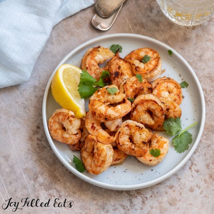 the keto shrimp recipe plated with lemon wedge