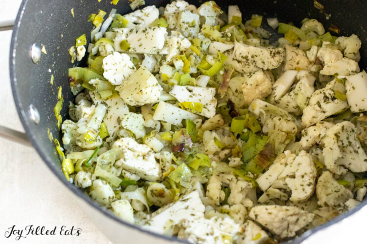 steamed cauliflower in pot